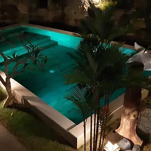 https://devata-giri-home-stay.hotelsseminyak.net